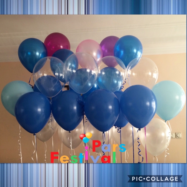 نمونه 146 - دسته بادکنک هلیومی با رنگ های شاد آبی، سفید و بادکنک شفاف